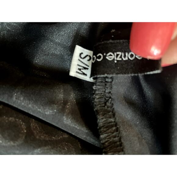 ONZIE Black Magic Capri Legging Tonal Animal Print S/M Small Medium MOB WIFE - Picture 6 of 6